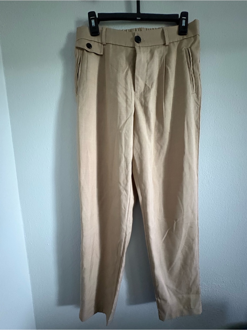 MANFUNITY Men's Pleated Chinos in Light Khaki